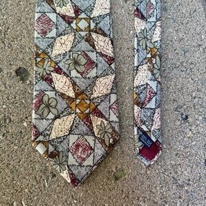 BRAVINI Men’s Green Cream Geometric Patterned Silk Tie